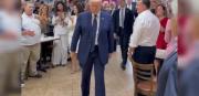Con gran ovación recibieron a Trump en el restaurante venezolano El Arepazo