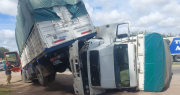 Dos camiones protagonizaron un accidente en Ruta 36, uno volcó y de milagro no terminó en tragedia
