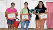 Escándalo en Misiones: por el Día de la Mujer, entregaron escobas, baldes y haraganes