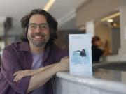 Andrés Neuman: Nos parece que nuestras vivencias son únicas, por eso nos cuesta compartirlo