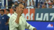 Juan Reynoso respondió abucheos de los hinchas de Alianza Lima con polémico gesto al señalar la cancha de Matute