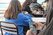 Qué alcance tuvo la prohibición del uso del celular en las escuelas de Neuquén
