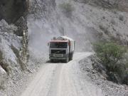 Cerraron carretera Yunchará-Tojo para limpiar derrumbes y deslizamientos
