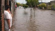 Dramática situación en Tucumán por un fuerte temporal: calles anegadas, barrios aislados y clases suspendidas
