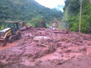 Hay dos personas desaparecidas por avalancha de lodo y palizada en ruta Tarija