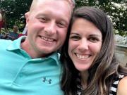 Quién era Jason Hughes, el profesor de North Hall High School que murió tras una broma de sus alumnos