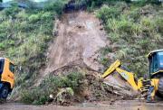 Nuevo deslizamiento de tierra vuelve a cerrar la antigua vía a Nayón