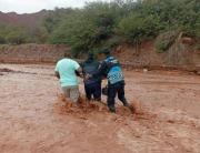 Milagro en Cafayate: tras ser arrastrados por el río y fueron rescatados por la Policía