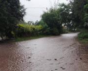 El agua cruza la ruta 34 y está cortado el camino en el paraje Paso del Durazno
