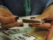 Cigarrillos para armar: alerta por una moda que crece entre los adolescentes