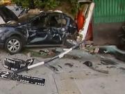 Wilde: una frenética persecución policial terminó con tres autos destruidos y uno de ellos adentro de una casa