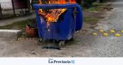 Vandalismo: incendiaron contenedores