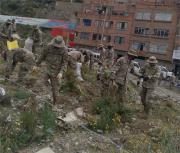 Ejército y Subalcaldía Periférica realizan jornada de limpieza en unidad educativa para prevenir enfermedades