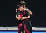 Atlanta gana su primer partido de la temporada en una noche mágica de Almirón