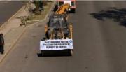 Constructores protestan con “tractorazo” por reajuste de precios en Cochabamba