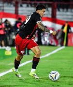 Kendry Páez sale con molestias físicas en partido de River Plate