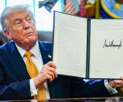 Trump firma una orden para poner en marcha el grupo de trabajo antifraude liderado por Vance