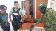 Militares capturan a una mujer con casi 200 sobres de marihuana y cocaína, en Quito