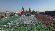 Más de 9.000 personas participan en una clase de fútbol récord en México antes del Mundial