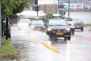 Fuertes lluvias generaron inundaciones en calles y avenidas de Curicó