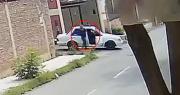 Video: Por robarle su celular, niña es arrastrada por un vehículo en el que iban ladrones