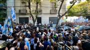 Militantes se concentran frente a la casa de Cristina Kirchner antes de su declaración