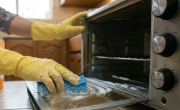 Las 4 claves para limpiar tu horno eléctrico sin rayarlo: cómo alargar su vida útil