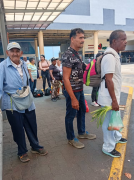 Dos abuelos por buseta para Las Tunitas