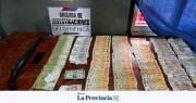 Allanamiento en Rivadavia: cayó un joven con cocaína, armas y más de $270 mil