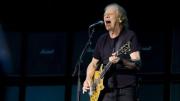 El guitarrista de AC/DC, Stevie Young, es ingresado en hospital de Buenos Aires