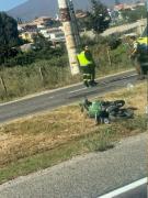 Conductor huye tras colisionar a motorista de Carabineros