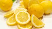 Truco casero: el método con limón para eliminar las manchas de transpiración