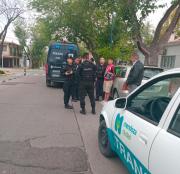 Persecución y operativo en Ciudad: un delincuente robó un auto, huyó y lo atraparon