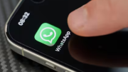 Domina el doble check: ¿Cómo leer tus mensajes de WhatsApp sin dejar el visto?
