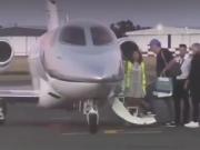 El Gobierno asegura que fue una gremialista la que filmó a Manuel Adorni antes de tomar un vuelo privado a Punta del Este