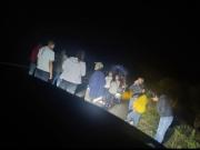 Sujetos armados emboscan un trufi y abandonan en la vía a los pasajeros tras robar el vehículo