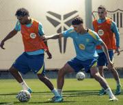 Pacífico volvió a entrenar con primer equipo de Barcelona y Hansi Flick lo sigue de cerca