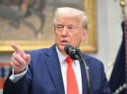 Trump amenaza con recurrir a agentes de ICE para seguridad en aeropuertos