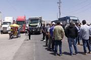 Arequipa: Carga pesada bloquea la vía de Evitamiento en protesta –