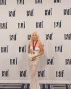 Elena Rose recibe el premio BMI Impact en Miami