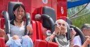 ¡Impresionante! Anciana desafía la gravedad y se sube a un juego mecánico