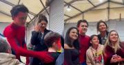 Tom Holland y Zendaya desatan euforia en un evento al compartir con sus fans