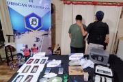 Cayó un narco en el 750 Viviendas con droga, armas y una máquina cuenta billetes