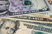 Escasez de dólares obliga a subir precios
