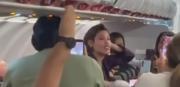 Ana del Castillo cantó a los pasajeros de un avión desviado para calmarlos