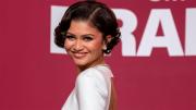 Zendaya deslumbra en París con dos looks bridal y joyas millonarias