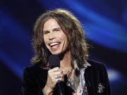 Esconder pastillas: la hija de Steven Tyler revela la oscura razón por la que el cantante de Aerosmith usaba pañuelos en el pie del micrófono