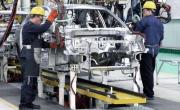 Crisis en la industria automotriz: una de las principales empresas cierra un turno de producción