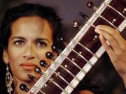 Es hija de Ravi Shankar, hermana de Norah Jones y considera a George Harrison como un tío: la historia de Anoushka Shankar, que viene de grabar con Gorillaz