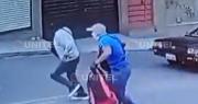 ¿Qué había en la mochila? Este es el video del atraco armado que alarma a La Paz